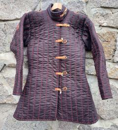 Dlouhý základ s úvazky pro zbroj.